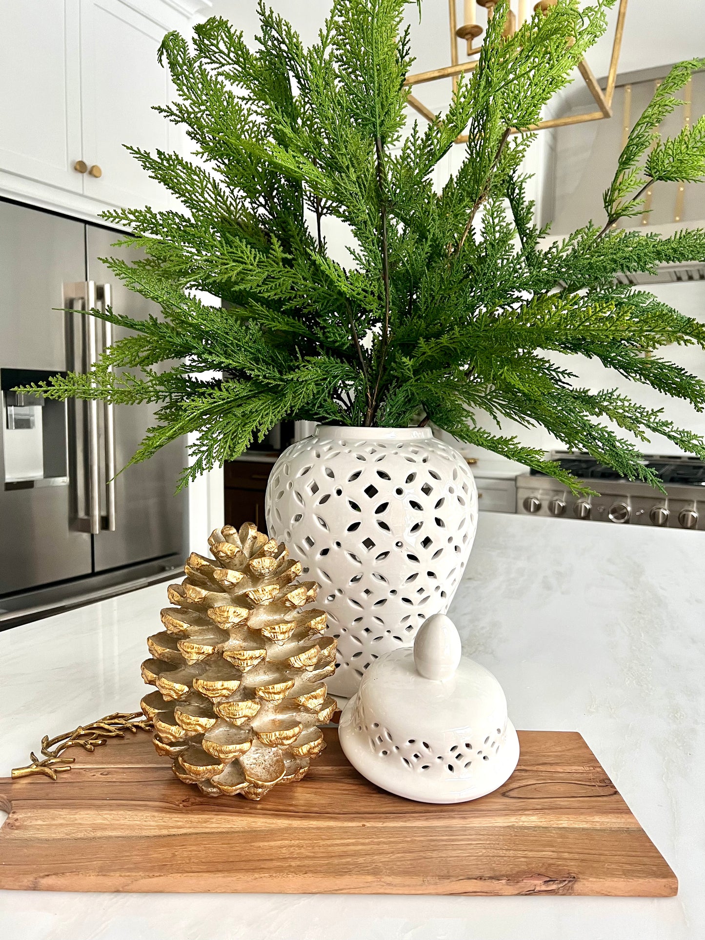 17" White Daisies Ginger Jar - Final Sale