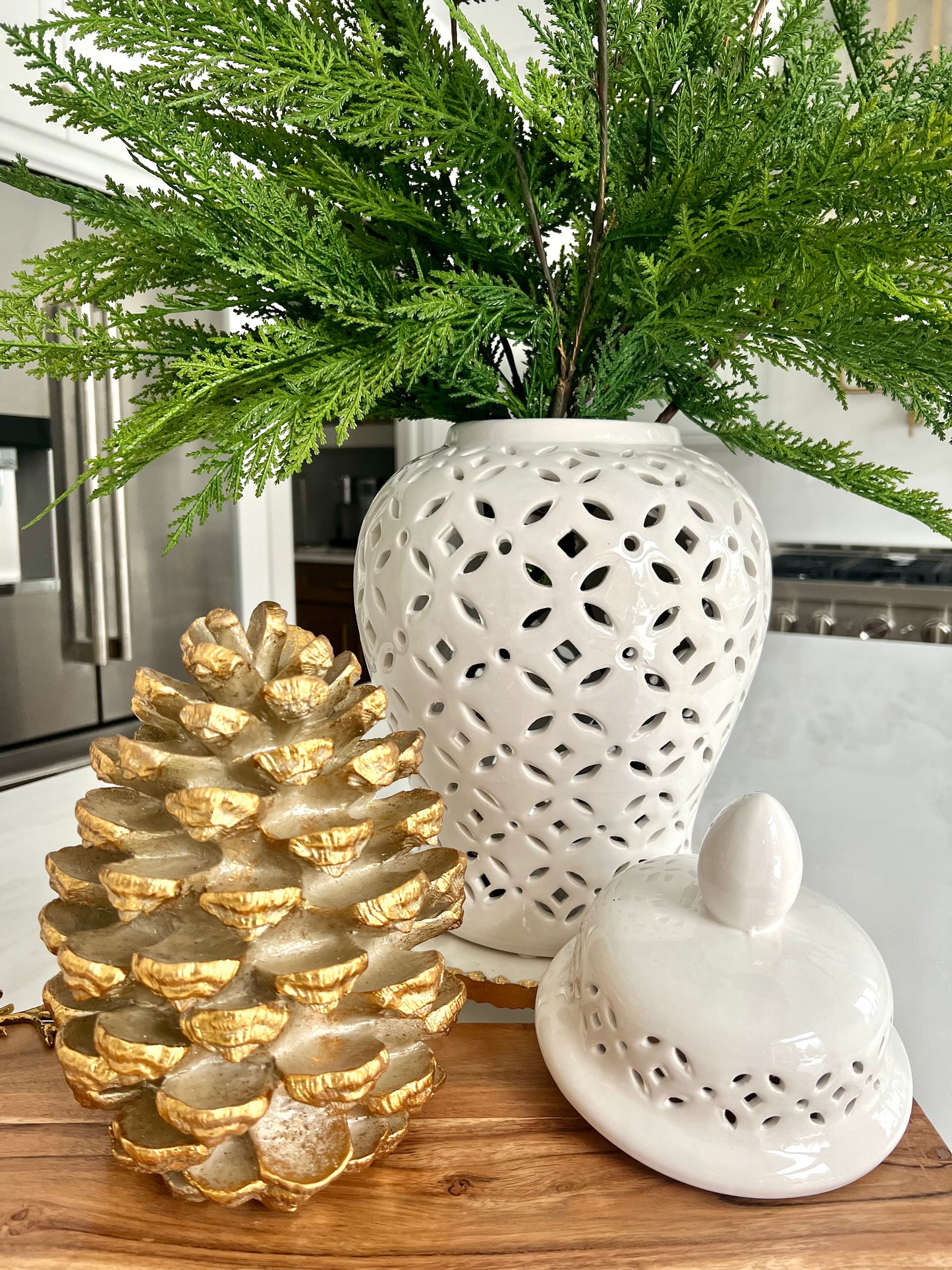 17" White Daisies Ginger Jar - Final Sale